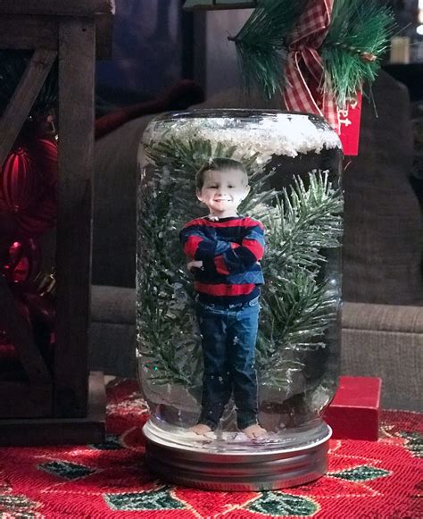 how to make a snow globe with a picture inside Easy Snow Globes ...