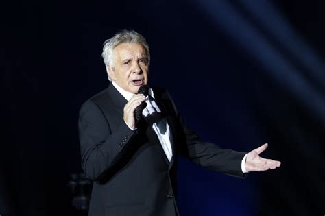 Michel Sardou s'exprime après le report de plusieurs concerts : "J'ai ...