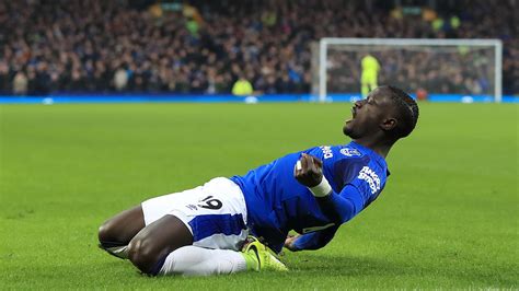 Niasse grabs point for Everton after McCarthy suffers broken leg ...