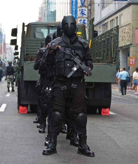 The New Taiwanese Army Uniforms Will Give You a Fright (9 pics ...