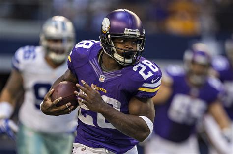 Adrian Peterson returns to the Minnesota Vikings - CBS News