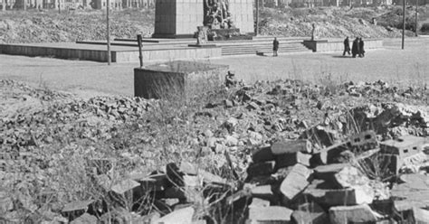 Warsaw Ghetto Uprising Memorial | Facing History & Ourselves