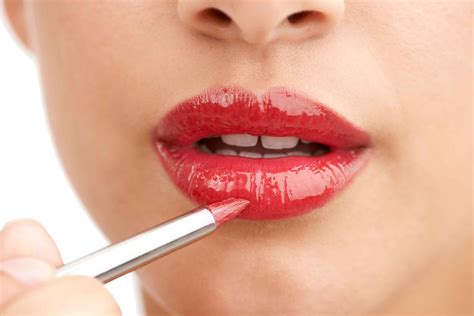 How to Apply Lipstick Like the Pros | Reader's Digest