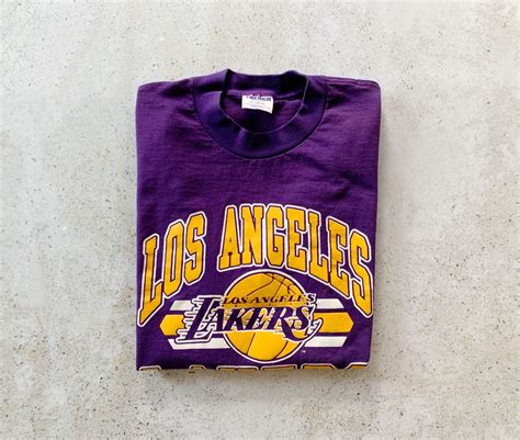 Vintage T-Shirt | L.A. LAKERS Shirt Pullover NBA Basketball Streetwear Shirt Purple Yellow | Size L