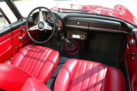 Alfa Romeo Spider - Interior | Classic cars, Alfa romeo, Classic mercedes