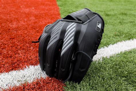 Rawlings REV1X Baseball Gloves Review | The Baseball Guide