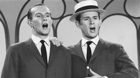 Tom Smothers of the Smothers Brothers Music & Comedy Duo Dies at 86