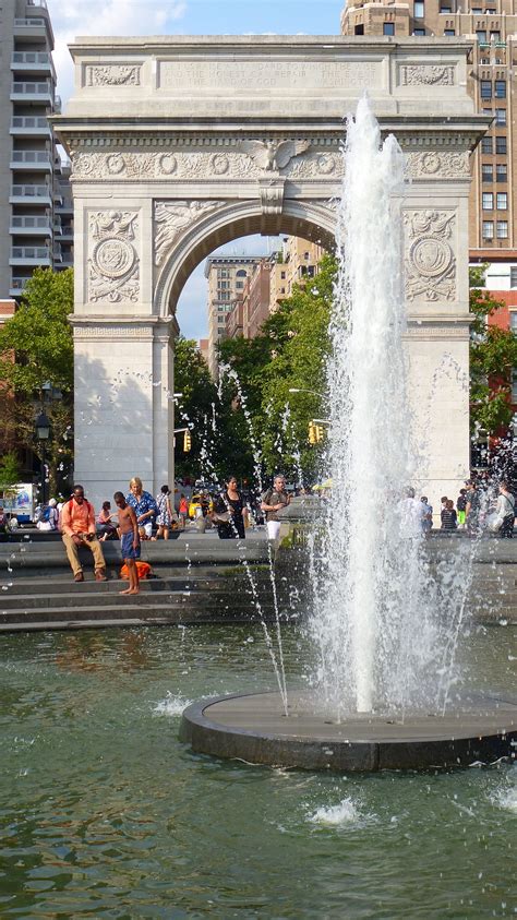 Water fountain and arch (designed by Stanford White) in Washington ...