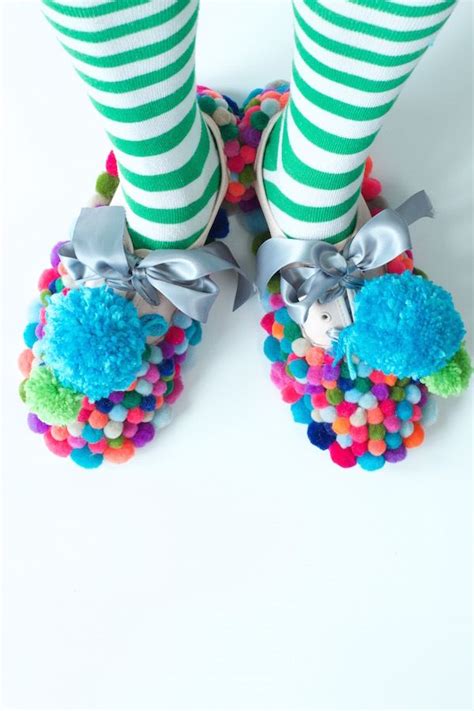 DIY: Pom Pom Clown Shoes | Clown shoes, Clown costume kids, Diy costumes kids