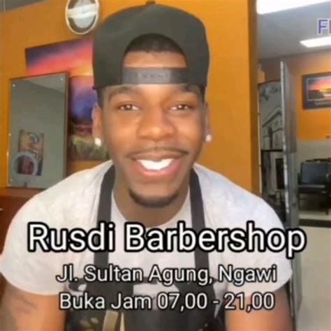 Rusdi Barber [Video] in 2023 | Orang kulit hitam, Fakta lucu, Video lucu