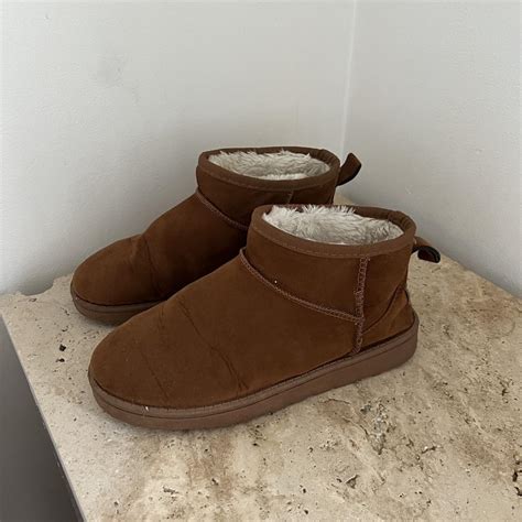 Ugg type slippers - never reach for great condtion -... - Depop