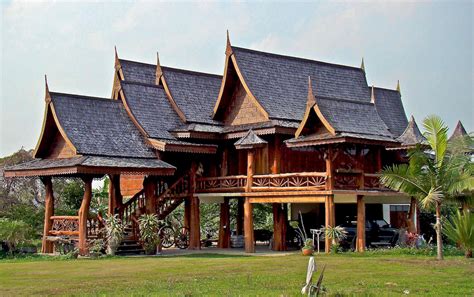 Traditional roof in Thai architecture - BambuBuild