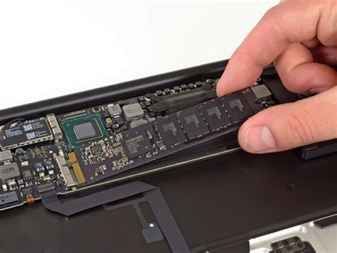 Teardown of Mid-2012 MacBook Air Reveals Tweaked SSD Connector - MacRumors