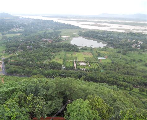 Tourism Places And Wild life, India: HIRAKUD DAM