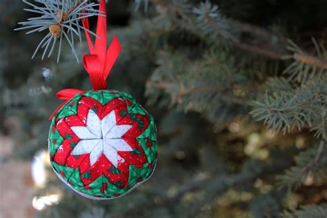 How to Make Fabric Star Quilted Christmas Ornaments