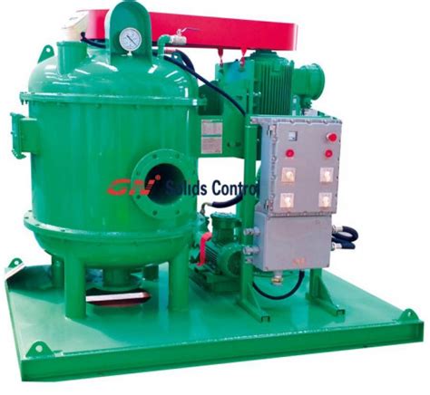 Vacuum tank degasser for drilling fluids