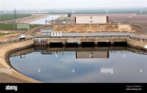 Views of the Central Valley Aqueducts in California Stock Photo - Alamy