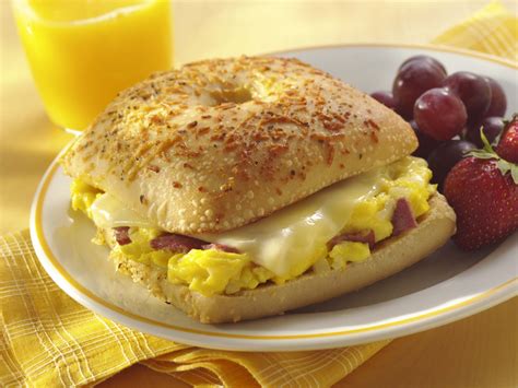 Deli Cheddar Breakfast Sandwich | Sargento.com