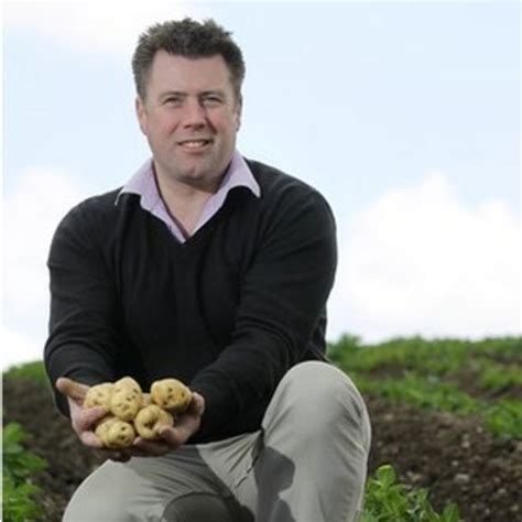 Antrim farmer revives Irish famine potato - BBC News