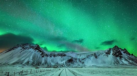 Epic Aurora Borealis Over Greenland And Iceland - Snow Addiction - News about Mountains, Ski ...