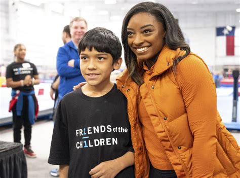 Simone Biles Volunteers with Youth Mentor Charity: Foster Kids Hold 'a ...