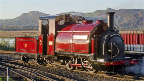 Ffestiniog Railway's locomotive Palmerston on display - BBC News