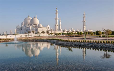 Sheikh Zayed Grand Mosque HD Wallpaper: A Captivating Reflection