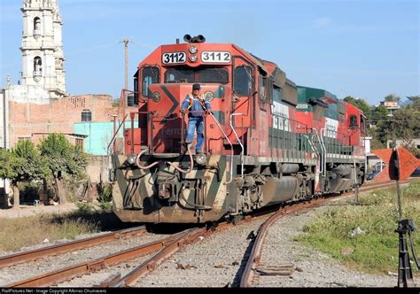 FXE 3112 Ferromex EMD SD40-2 at Acaponeta Nayarit, Mexico by Alfonso Chumacero | Train pictures ...