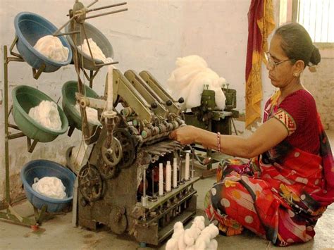 Hand spinning of organic cotton yarn by Indian Women ....