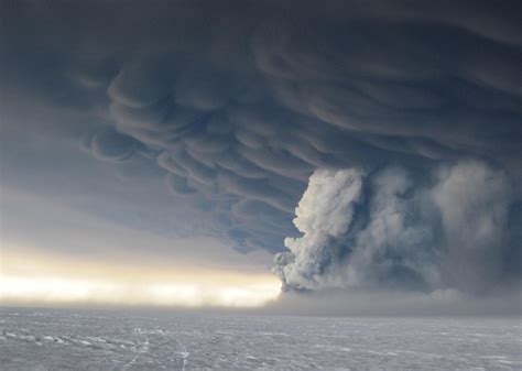 Grimsvotn Volcano Erupts in Iceland - The Atlantic