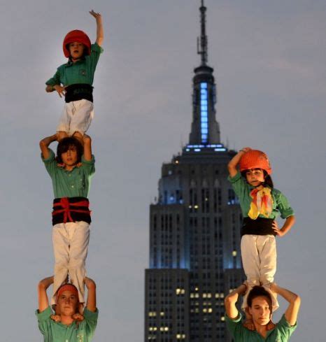 Human tower builders attempt world record in New York | Metro News