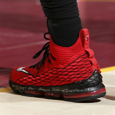 Increíbles Nike Lebron 15 rojos - Nike, basketball y Lebron James