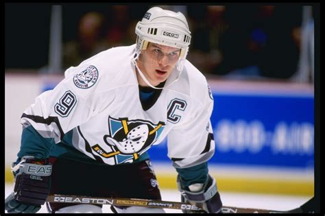 LeBrun: Paul Kariya welcomes hockey back into his life with Hall of Fame induction - The Athletic