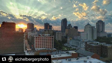 #Repost @eichelbergerphoto Good morning everyone. Sunrise over downtown ...