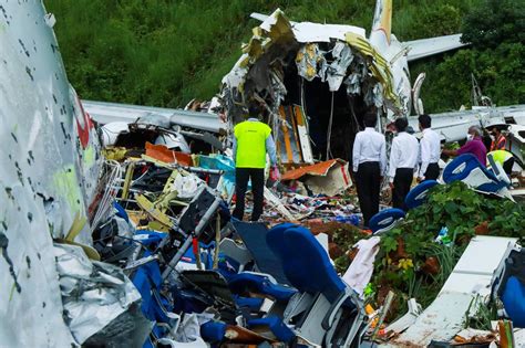 At least 18 dead in southern India plane crash