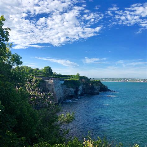 The Newport Cliff Walk is gorgeous this time of year : r/RhodeIsland