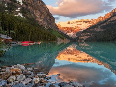 10 Great Attractions in Canada Everyone Should Visit at Least Once