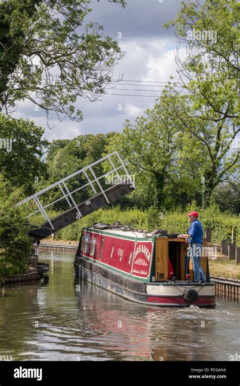 Negotiating the Drawbridge near Hockley Heath on the Stratford upon ...