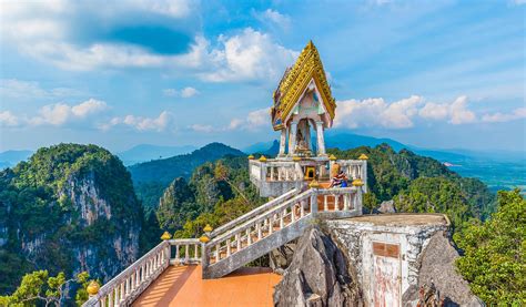 Am Tiger-Höhlentempel in Thailand • INepics