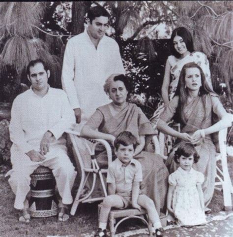 Indira Gandhi with her family - same shoot different expressions | History, Usa presidents, Family