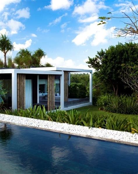 Modern small house with pool (With images) | Small house, Architecture, Villa