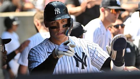 Yankees explode early, then hold on to beat Padres - Newsday