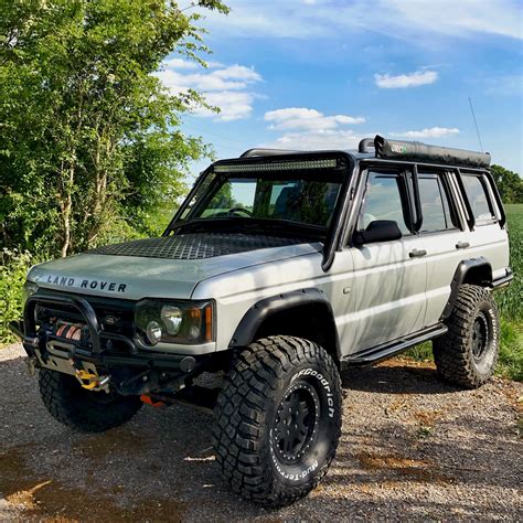 Lifted Land Rover Discovery 2 TD5 on 35s – Overland Rig from UK