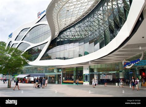 People shopping at Plaza Singapura. Plaza Singapura is a contemporary Stock Photo: 68511132 - Alamy