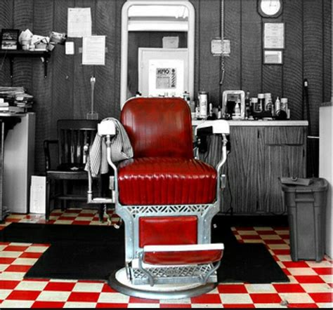 Old school barber shop... Old School Barber Shop, Barber Life, Barber Chair Vintage, Vintage ...