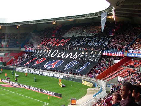 PSG – Metz - Into A Large Microblog Diaporama