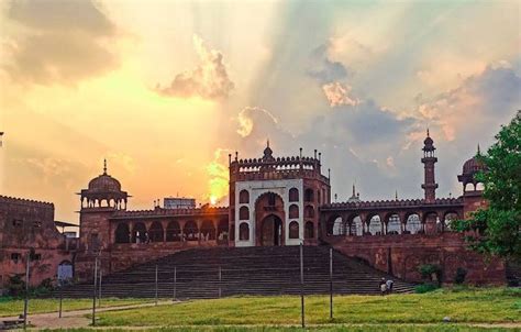 Moti Masjid in Bhopal | Sagar - What to Expect | Timings | Tips - Trip Ideas by MakeMyTrip