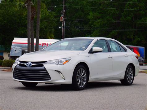 Pre-Owned 2016 Toyota Camry Hybrid XLE FWD 4D Sedan