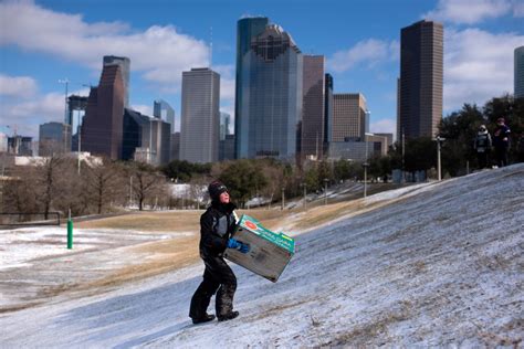 In Pictures: Subfreezing cold sweeps through Texas | Gallery News | Al ...