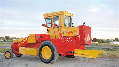 Prototype self-propelled round baler raises output - Farmers Weekly